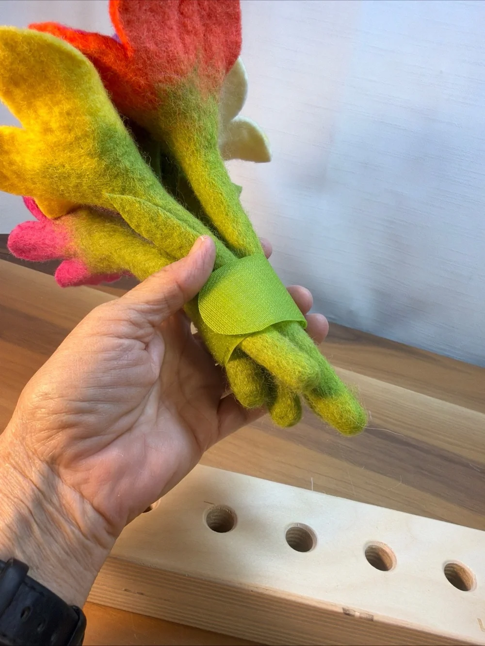 Lovevery Felt Flowers In A Row w/Wood Stand The Helper Play Kit Montessori Toy